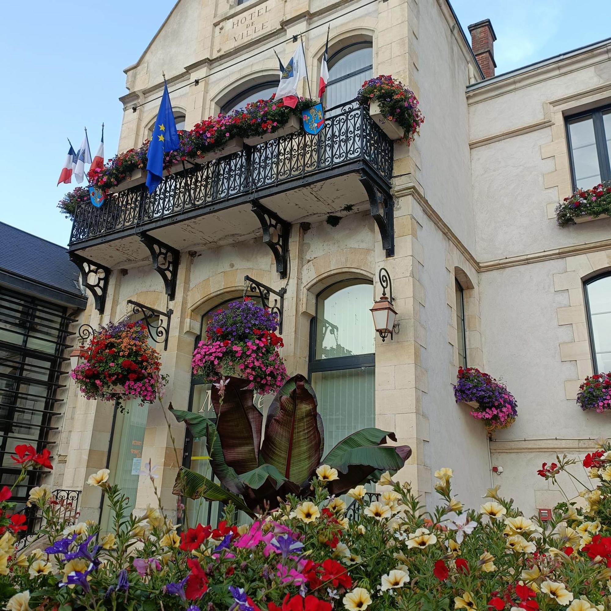 L'Escale Chatillonnaise - L'Explorateur Aparthotel Kültér fotó